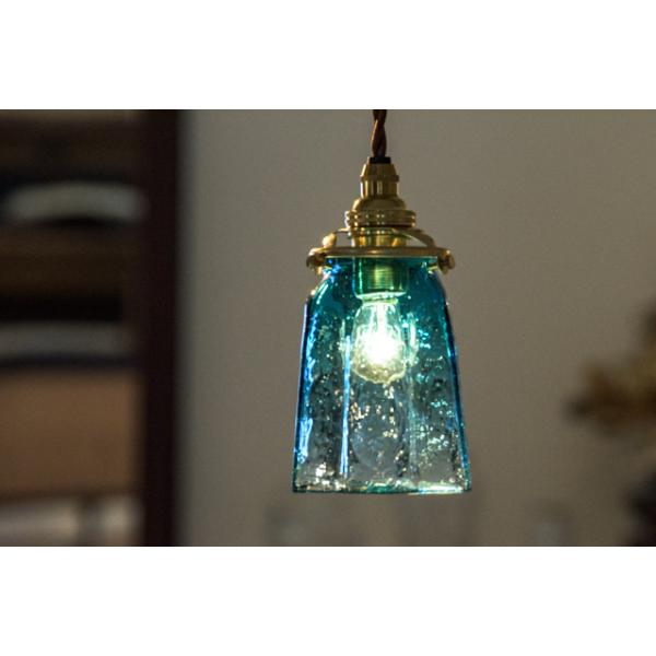 安土草多 吹きガラス ペンダントライト E17 八角錐台瓶 青透き被せ az