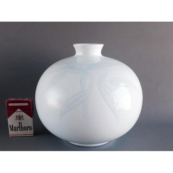 人間国宝 井上萬二 本人作 白磁 染彫 花文 壷 丸壷 花瓶 花器 花入