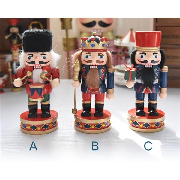 木工品☆くるみ割り人形く ドイツ 兵隊人形 工芸品 置物 贈り物 装飾