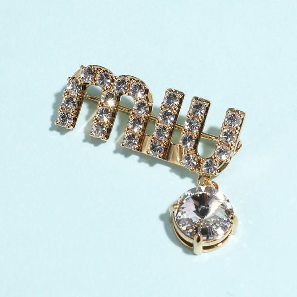 miumiu クリスタルペンダント付 ブローチ ダイヤモンド