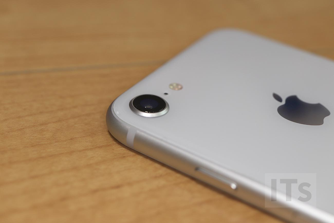 iPhone8 シルバーモデルの実機レビュー！旧モデルと外観と性能の比較も