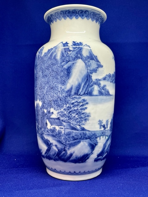 2024]0175-清代青花山水人物灯笼瓶Lantern vase - Jade Art Auction
