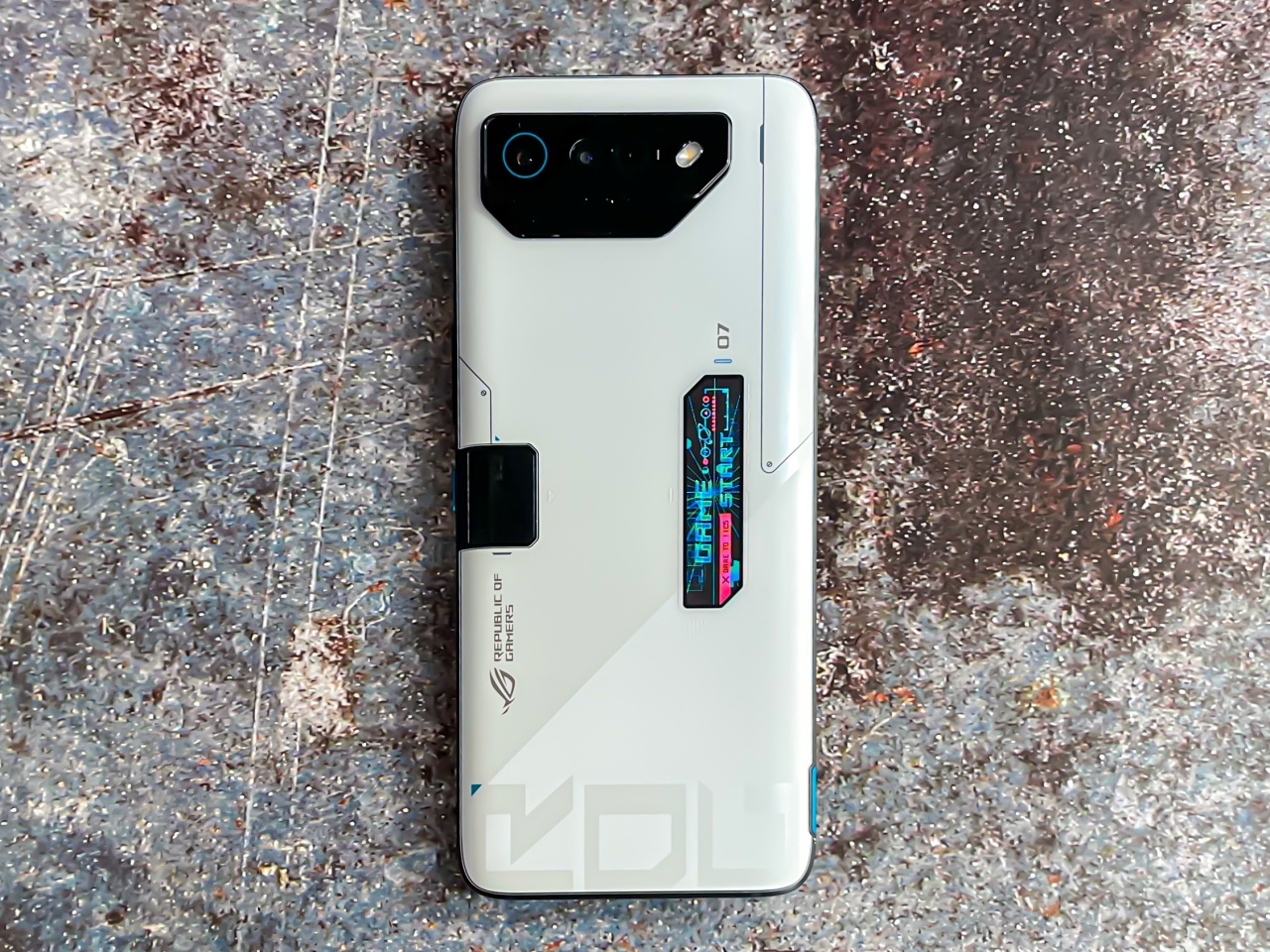 ROG Phone 7 Ultimate」レビュー--冷却システム搭載でゲーム最優先の