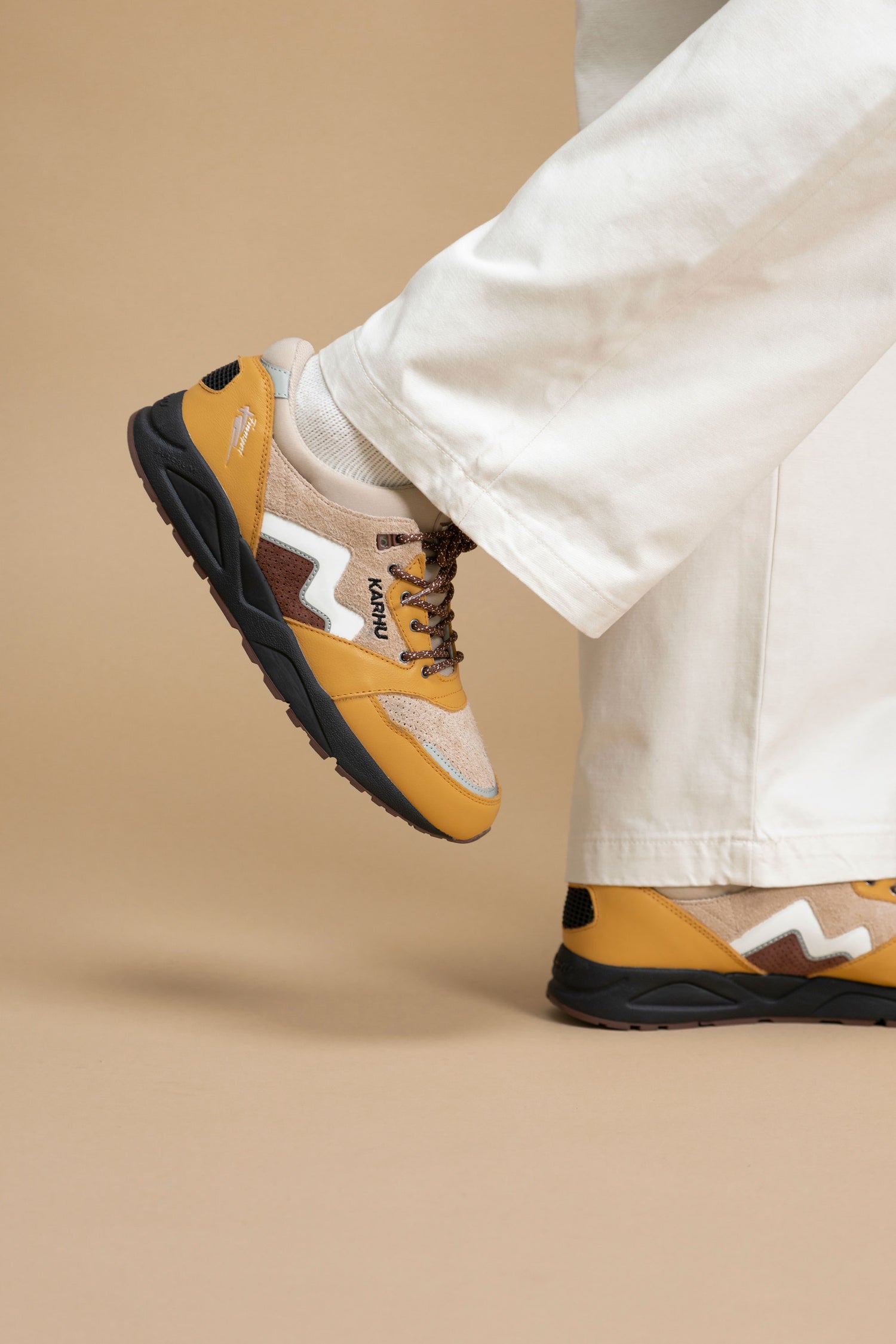 Karhu Aria 95 - Oak Buff / White| Vintage Sneakers – Karhu JP