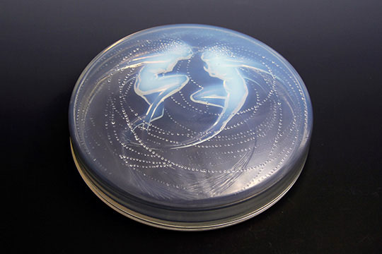 ルネ・ラリック、アールデコの優美なクリスタル | 花の日本刺繍