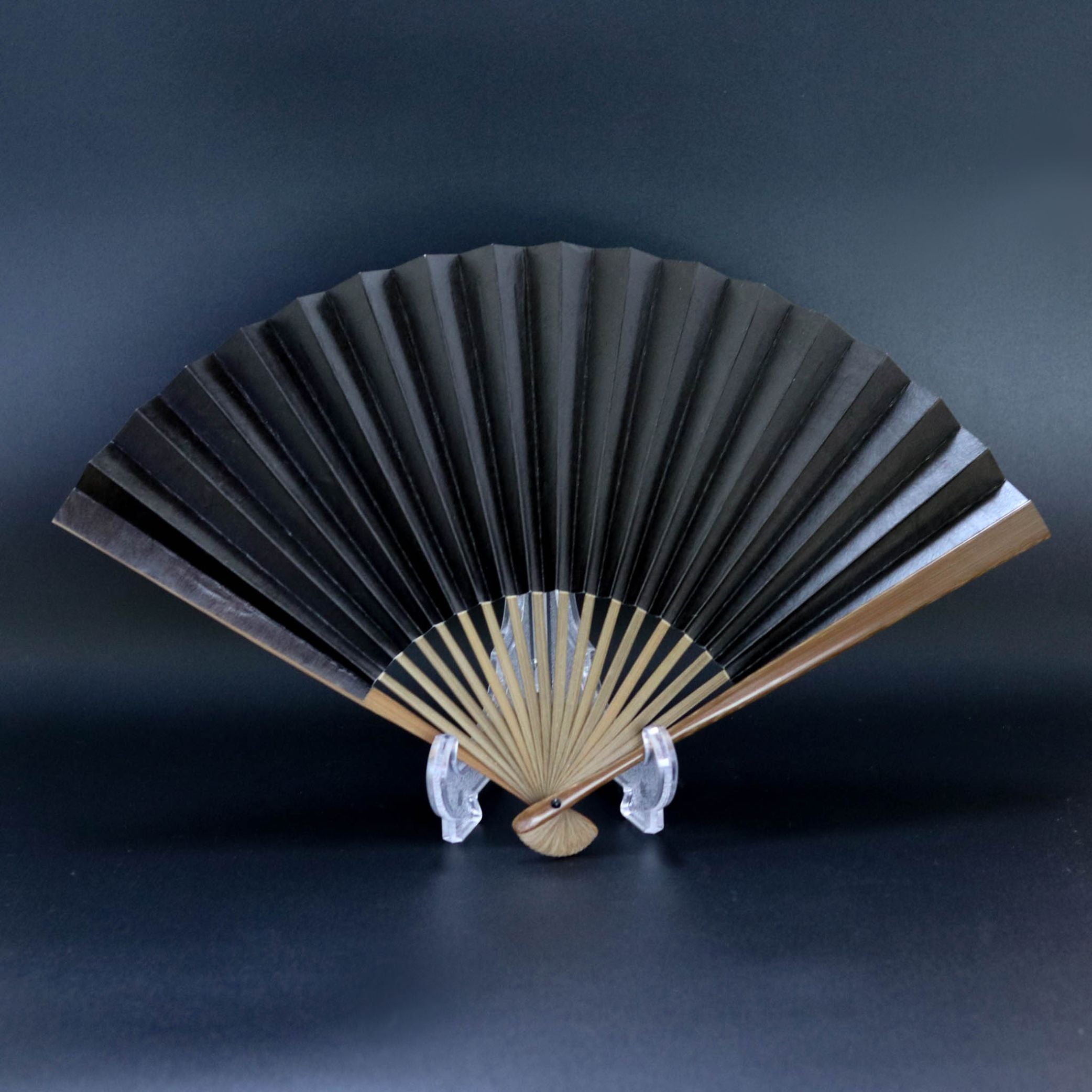 江戸扇子 | 黒重塗渋 無地 | 男持 唐木 | 雲錦堂 深津