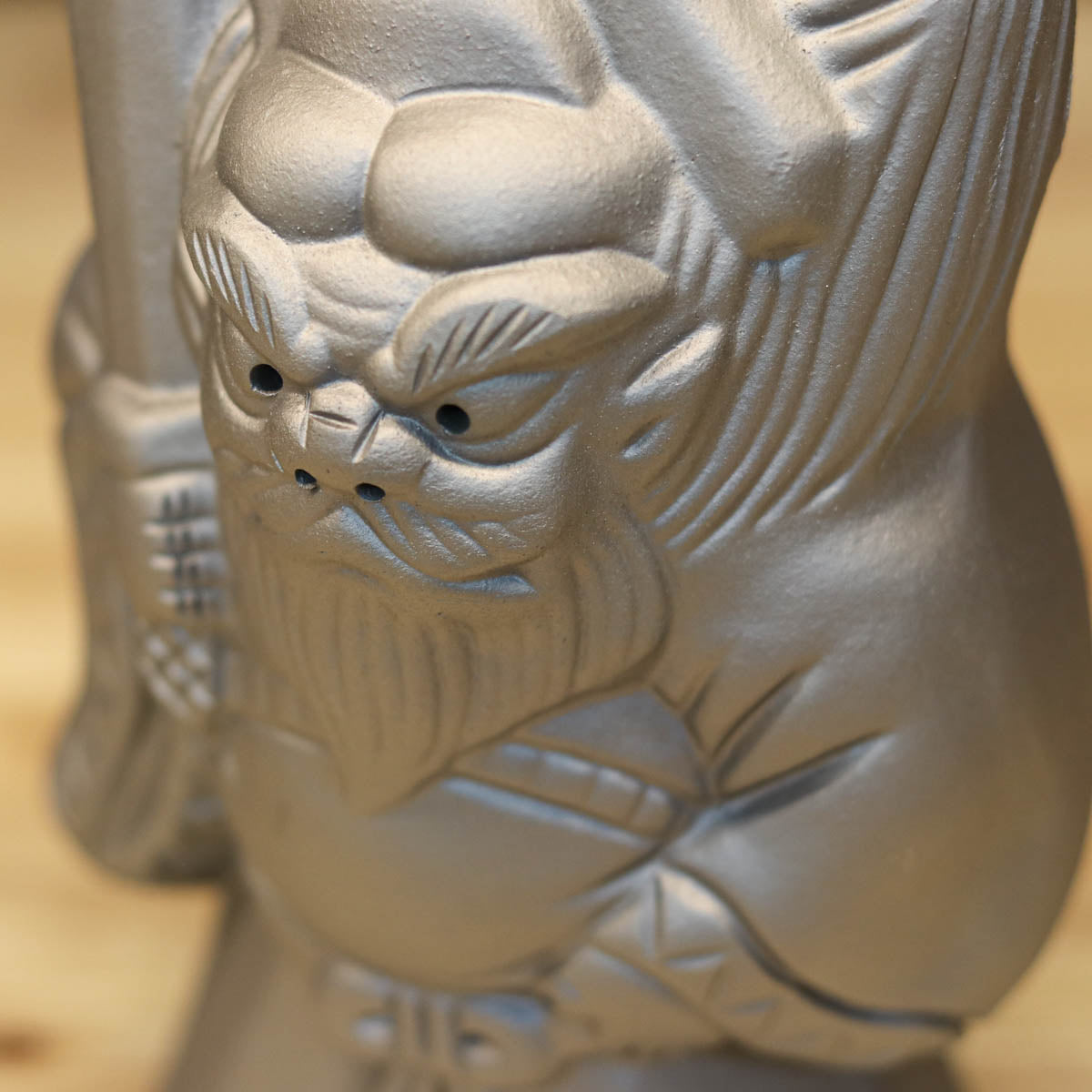 時代提物 彩色人物根付 天然素材 在銘【鍾馗様鬼退治】高さ4.6cm 重さ