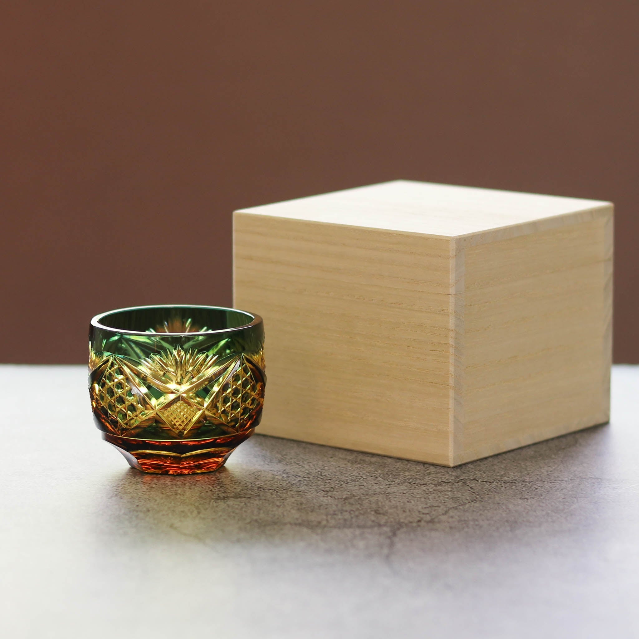 綾ガラス 酒器 | 綾切子 猪口 | 琥珀 グリーン | グラスアート黒木