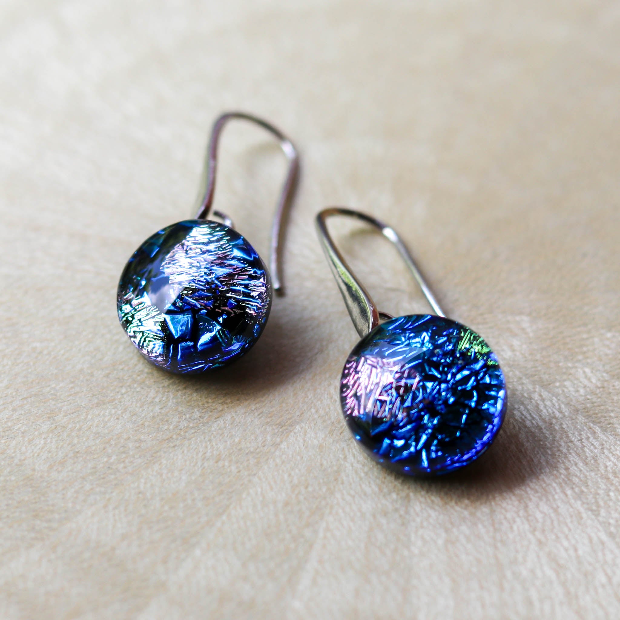 ハンドメイド 透明緑色 ティーポットイヤリング ハンドメイド 透明緑色