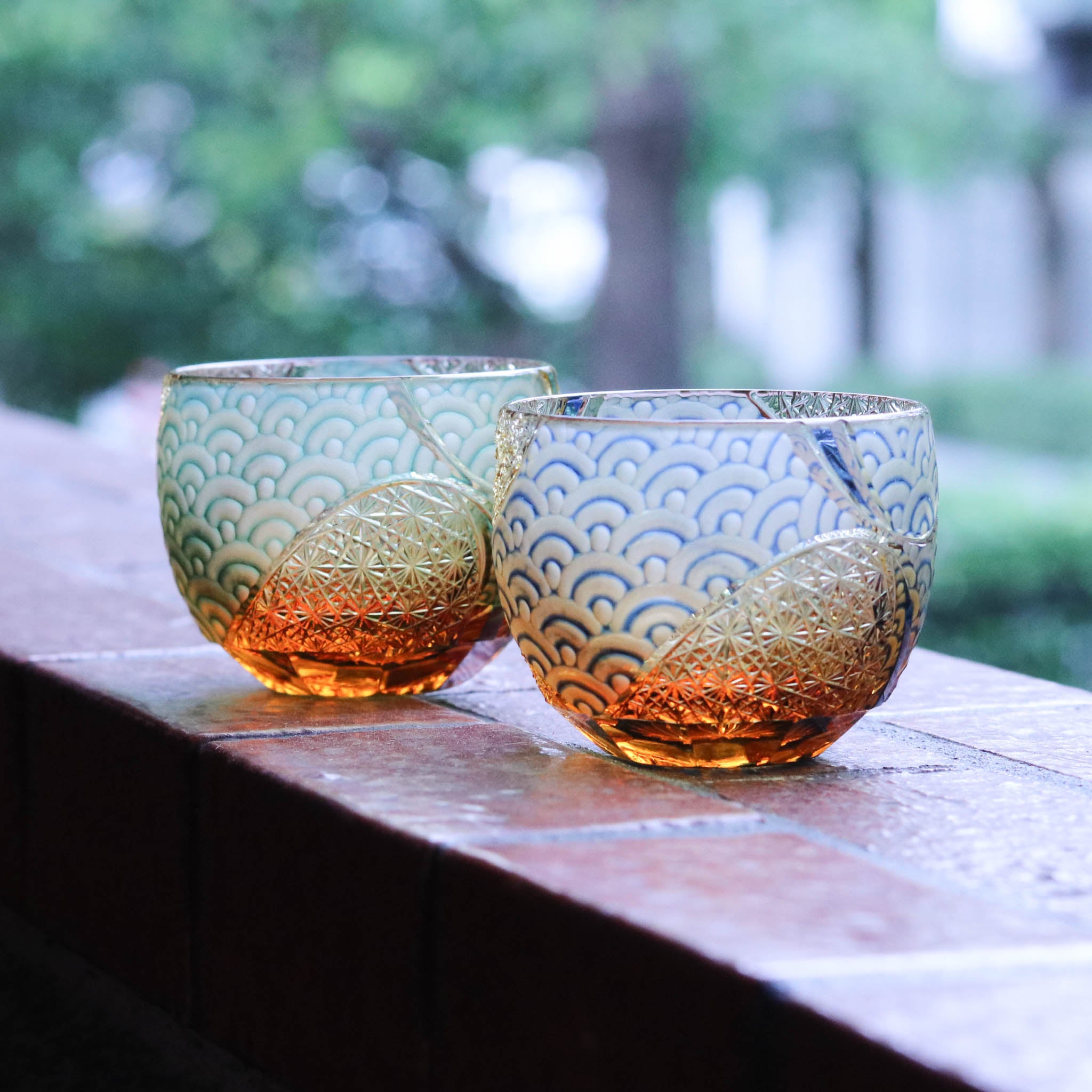 江戸切子 ぐい呑み｜波動｜琥珀 瑠璃｜山田硝子