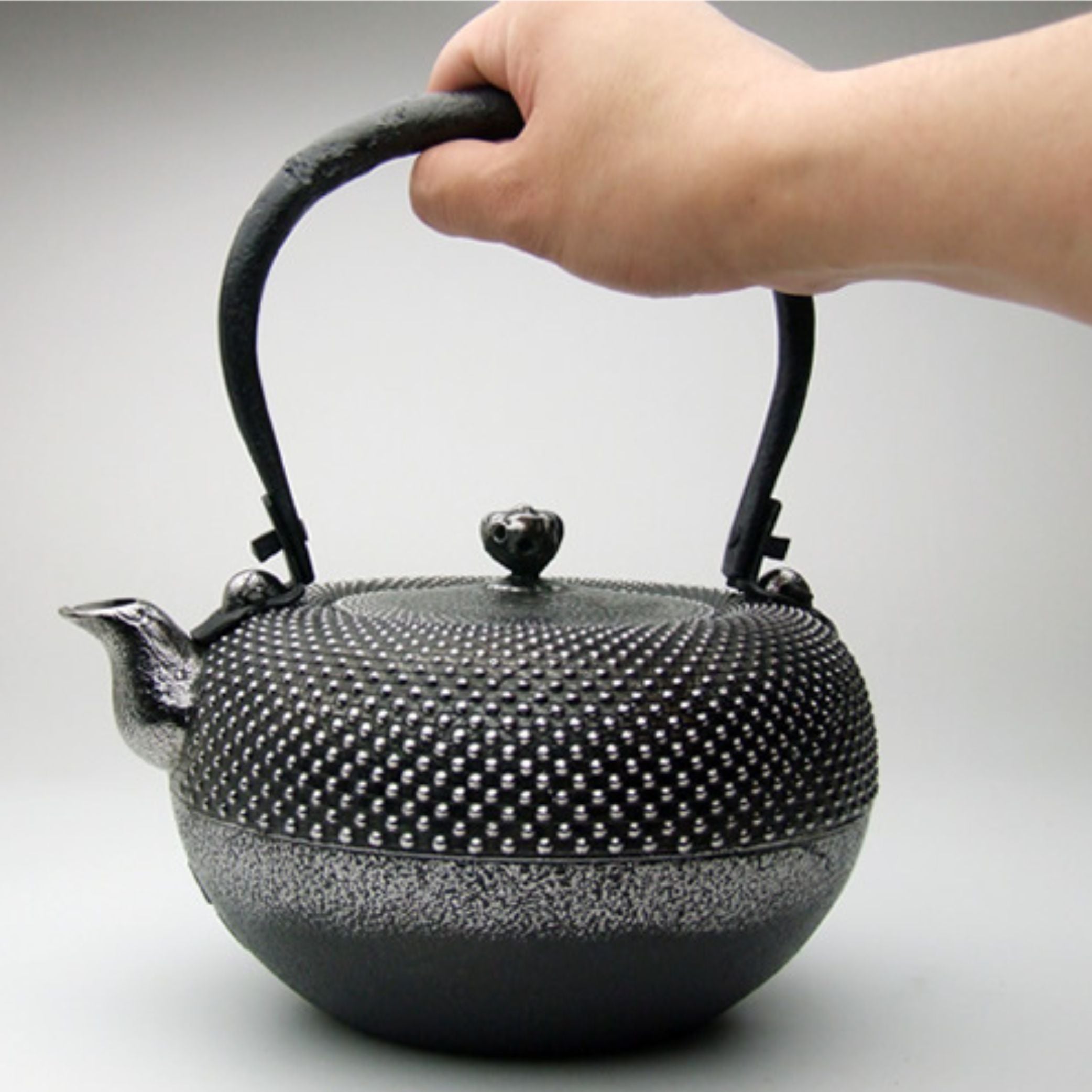 南部鉄器 砂鉄製鉄瓶 | 鉄鉢型 霰 | 1.4L | 薫山