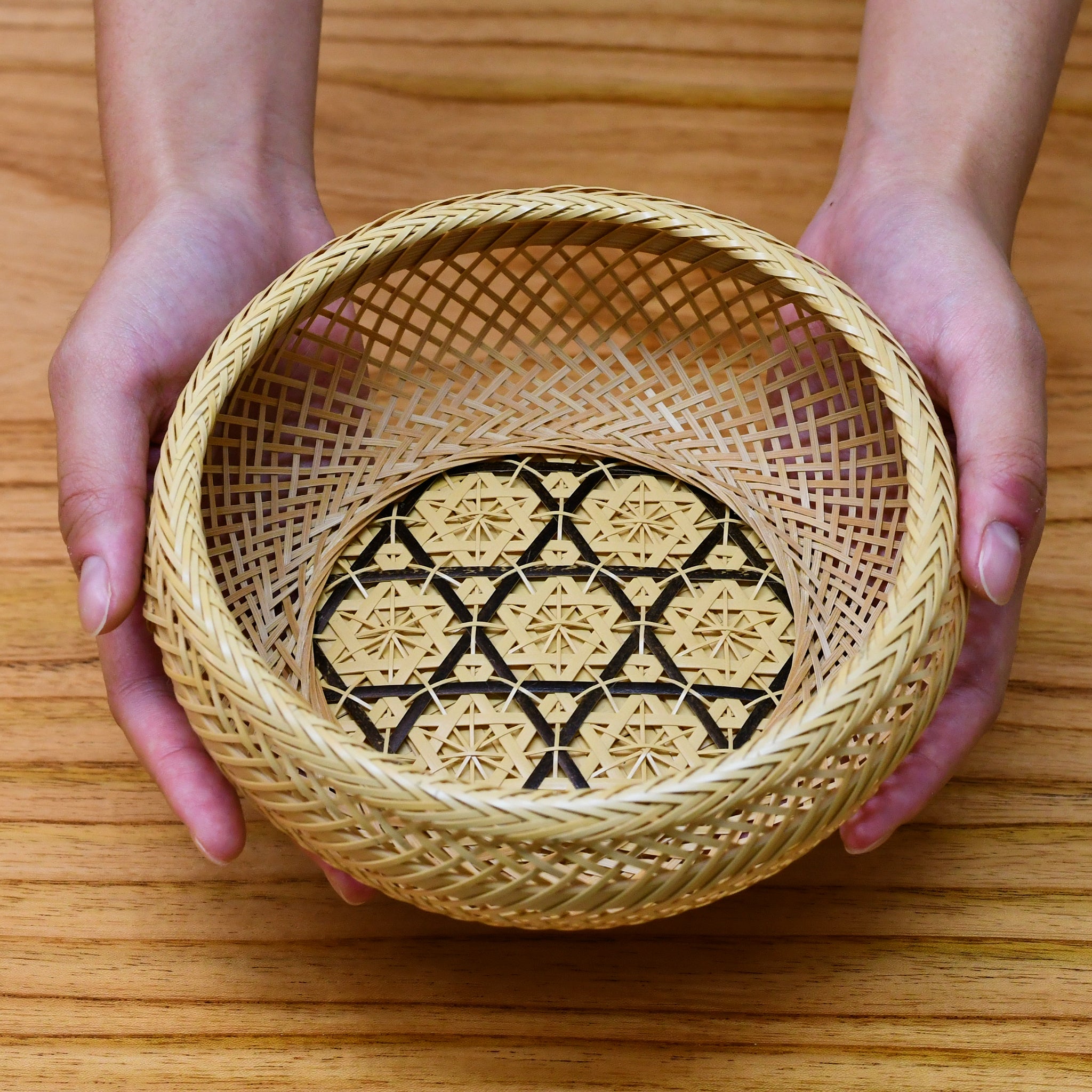 しっかり編まれた脚付竹カゴかご籠 古民具民家民藝竹細工天然素材小物