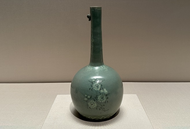 朝鮮高麗青磁花卉文長頸瓶C6104C