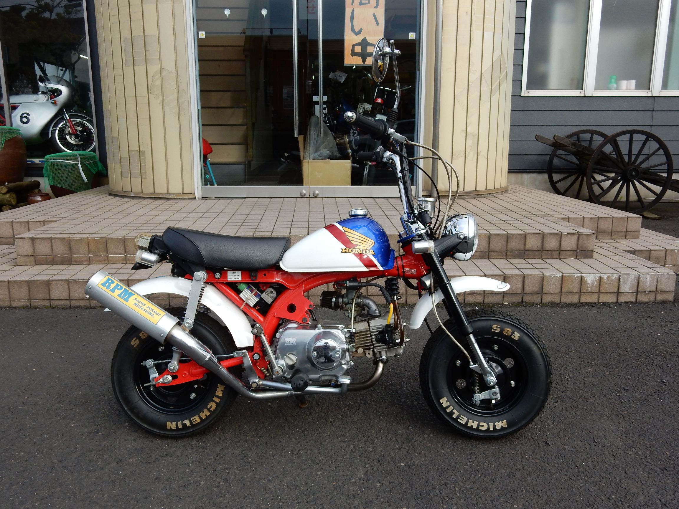 トリコロール モンキー 限定カラー シャコタン 車体 カスタム カブ90