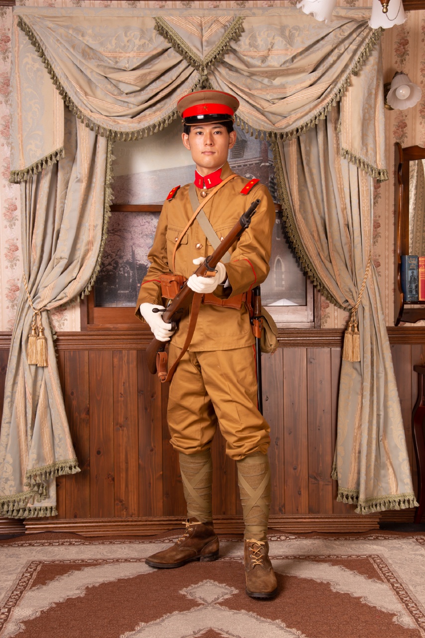 明治天皇の額装 軍服写真 明治天皇の額装 軍服写真 明治天皇（明治6年