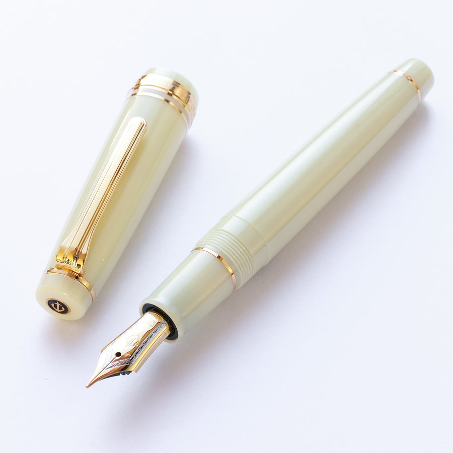 プロフェッショナルギア21金・アイボリー Fountain Pen | ワンチャー