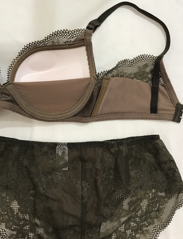 ぷっくり上胸に！ノンワイヤーブラ ブラジェニック │ウン ナナ クール