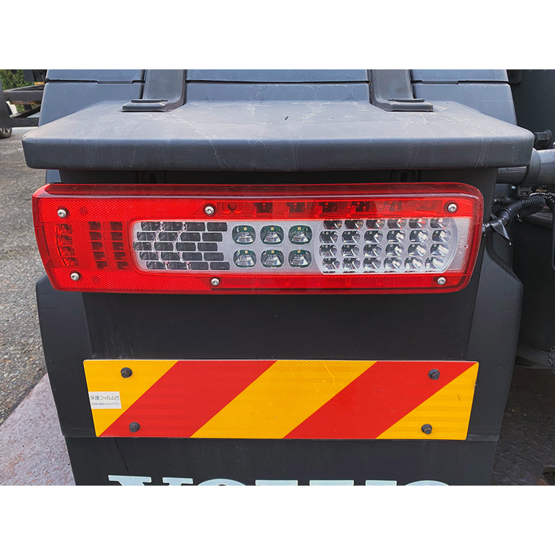 タ*カ様 新型UD LEDテールランプ VOLVOタイプ左右新品