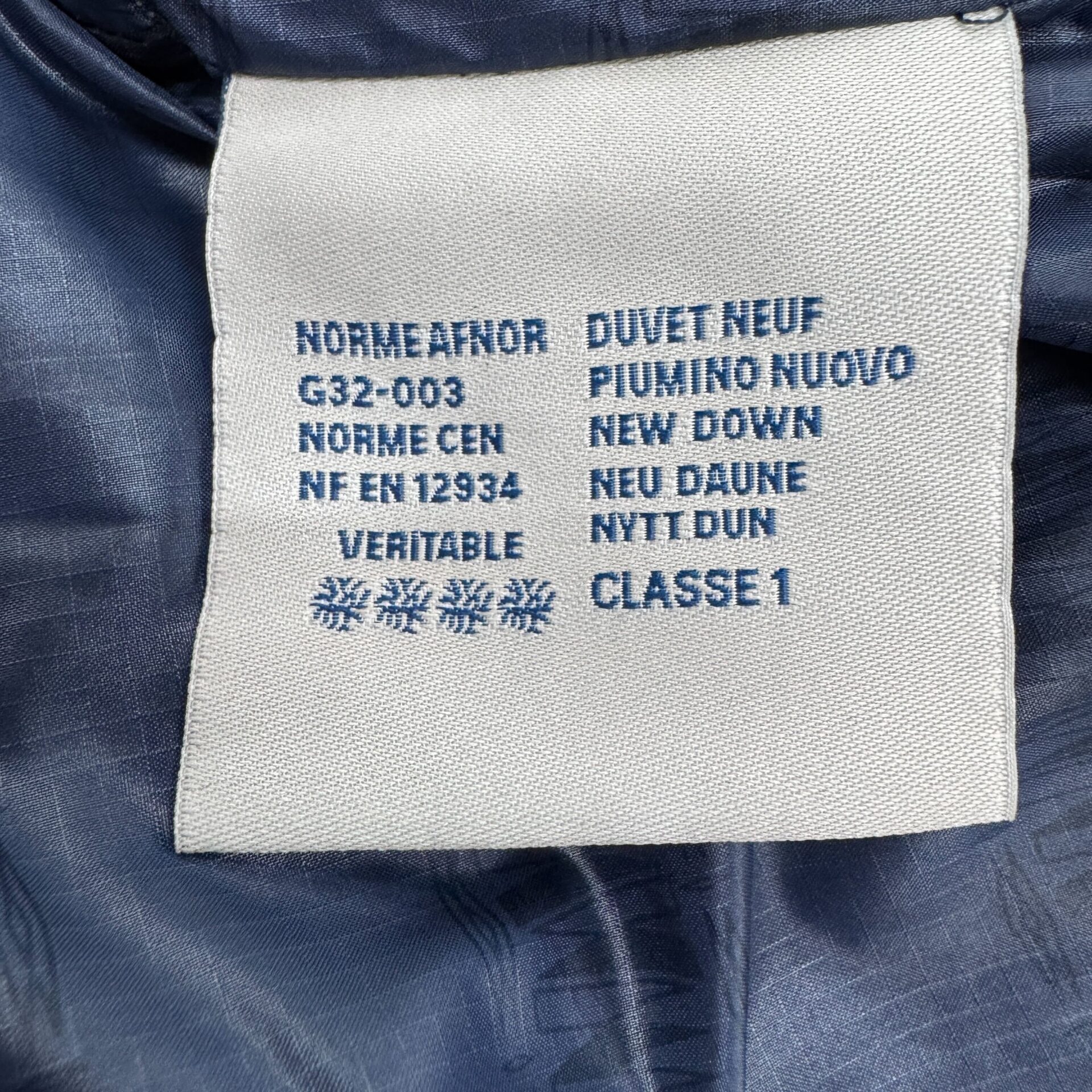 モンクレール】メルカリ購入前に確認を！本物のタグを見分ける方法を