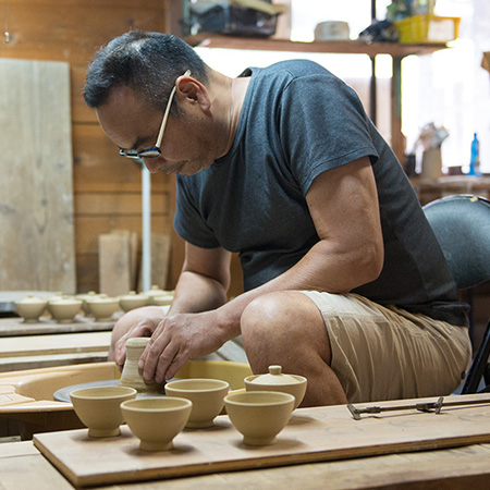 加藤 聡明 Toshiaki KATOU [四八郎窯]｜越中瀬戸焼 かなくれ会