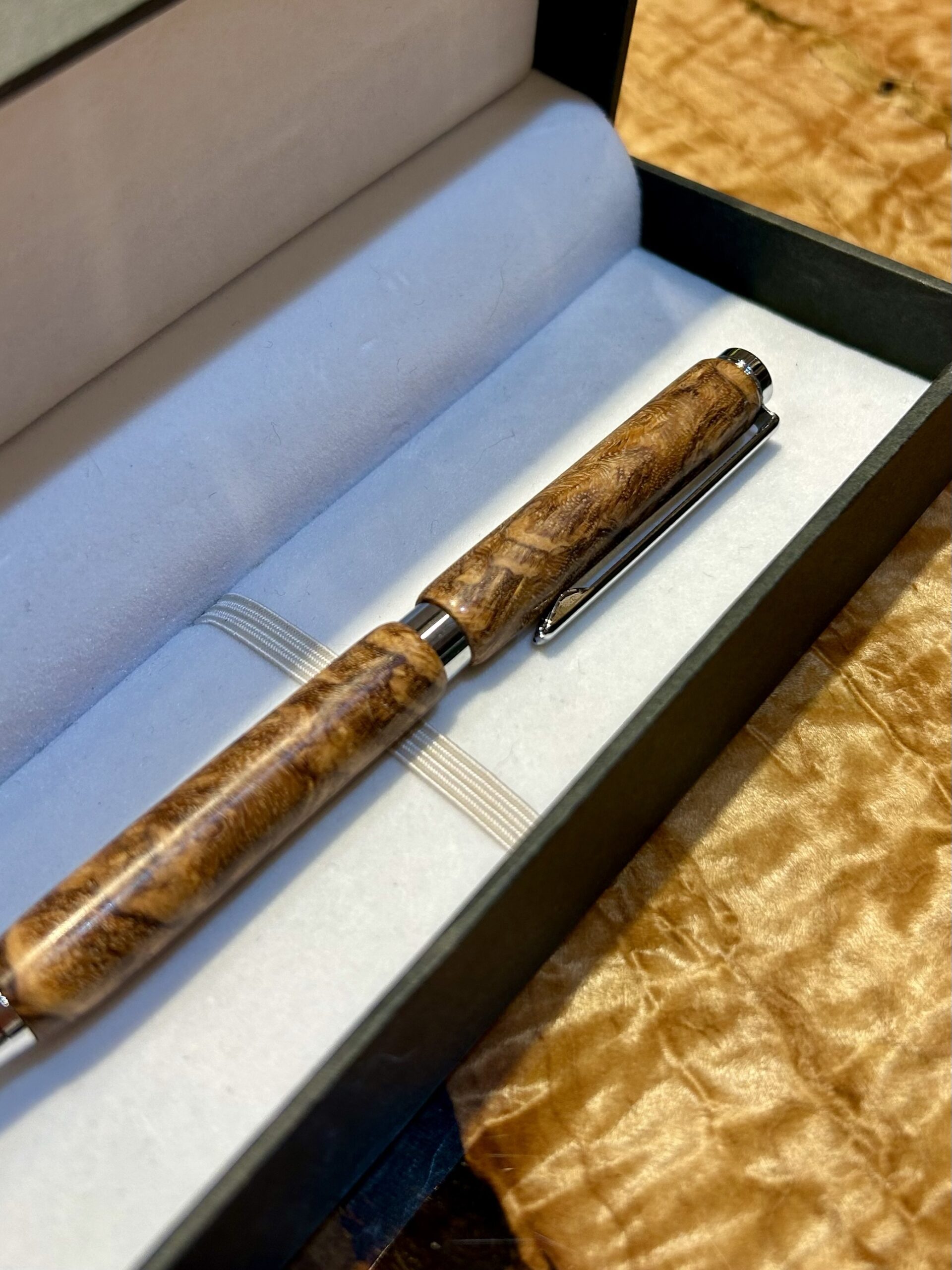 スリムタイプ】商売繁盛の木・花梨の瘤ボールペン CNZ64 | 金井工房