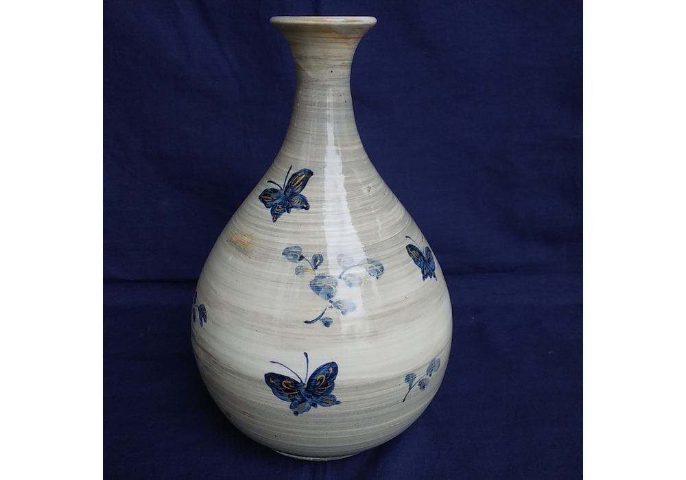 十四代 沈壽官造 薩摩 刷毛目蝶文花瓶【SOLDOUT】 | 久留米で話題を