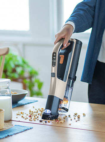 特長：多彩なツール ： スティッククリーナー（コードレス式）PV