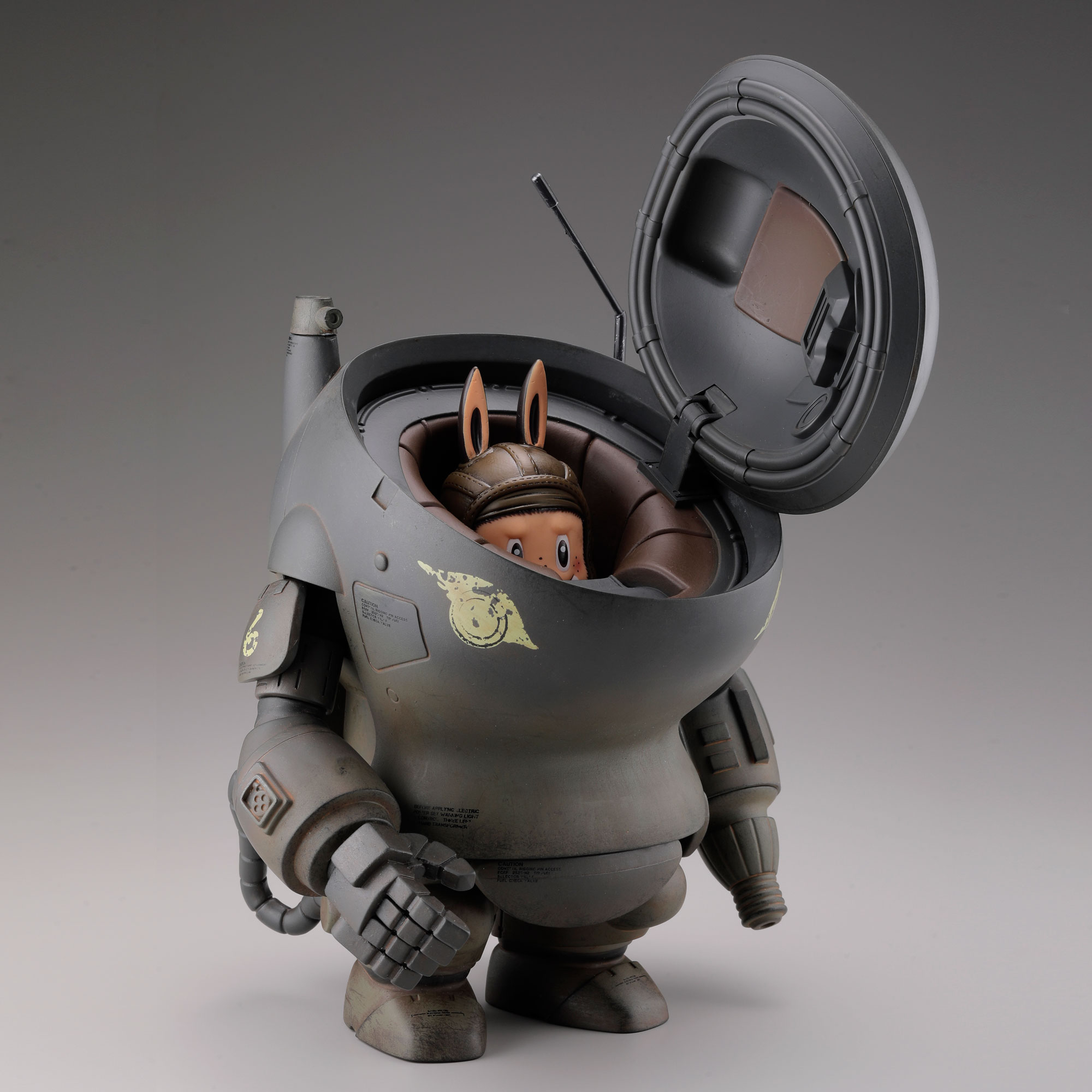 HOW2WORK S.A.F.S. with mini Labubu Pilot｜アーティスト