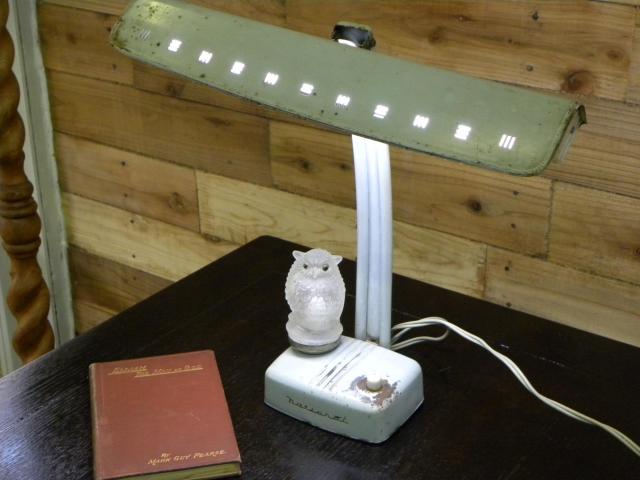 レトロなふくろうのスタンドライト
