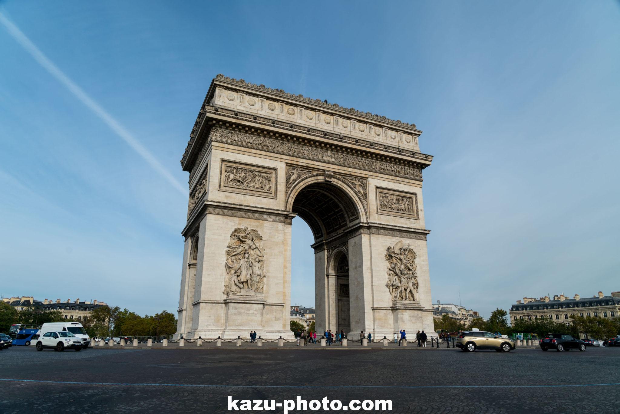 望遠レンズで圧縮効果！パリのシャンゼリゼ通りから撮影した凱旋門の