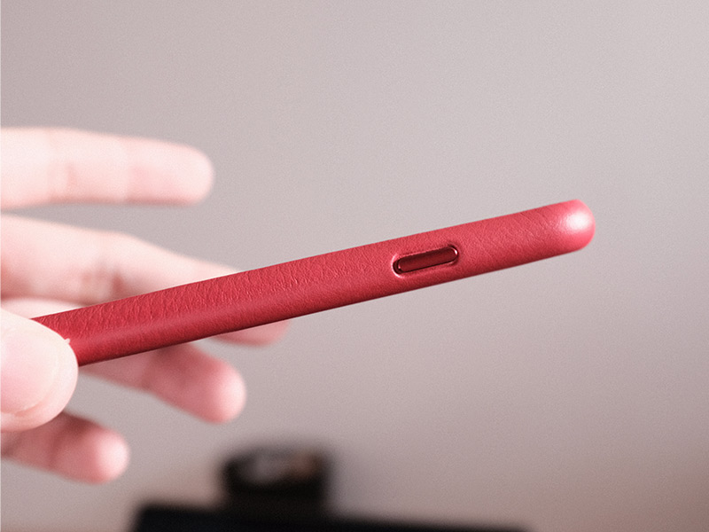 純正の安心感、iPhone SEレザーケース - (PRODUCT)REDを購入！