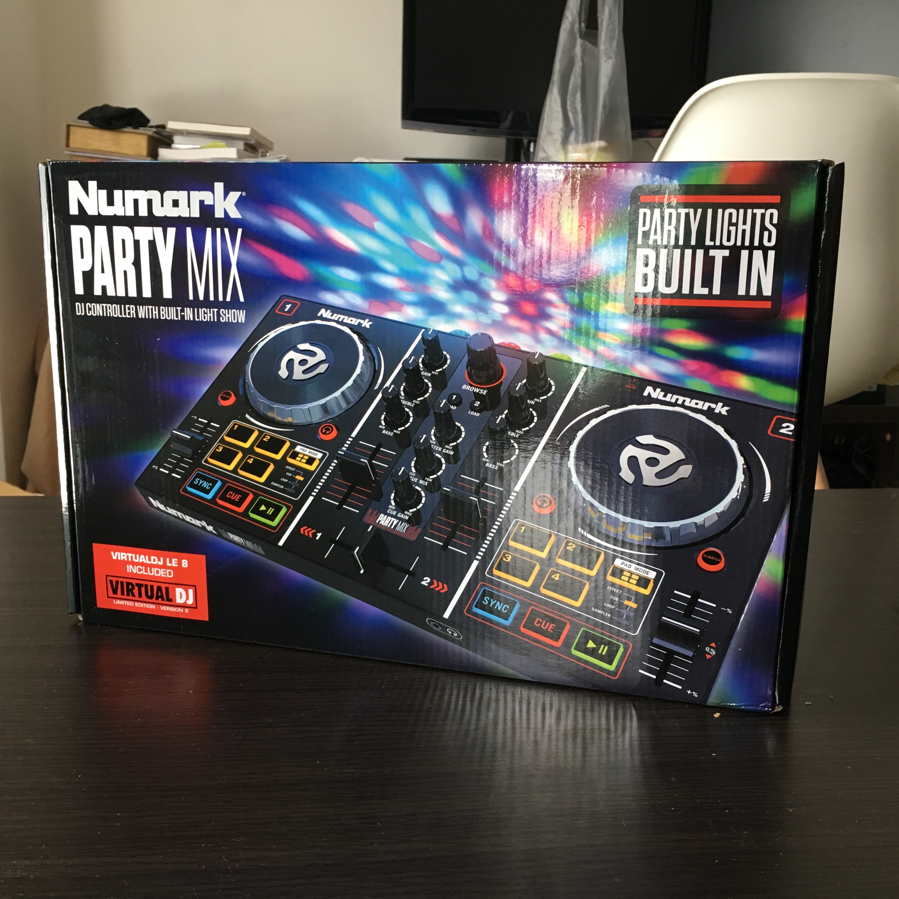 Numark PartyMix 徹底レビュー！ミラーボール付DJコントローラーの実力