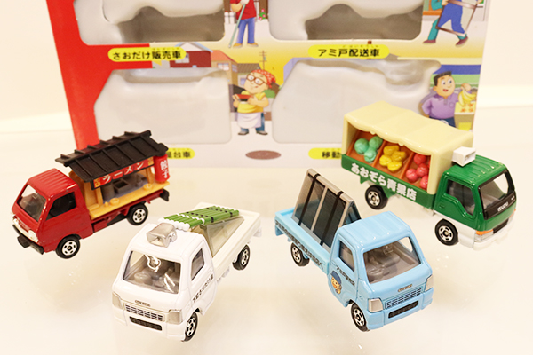 ☆トミカギフト”どこかで懐かしい街で見かけるくるまセット”4台セット 未