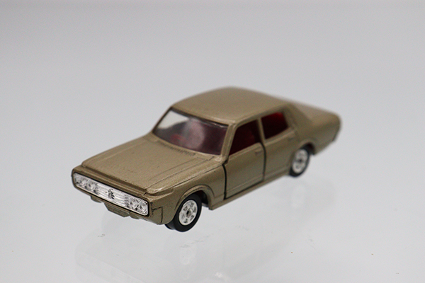 ☆商談中☆5682 トミカ トヨタニュークラウン 1/65 塗装剥げあり