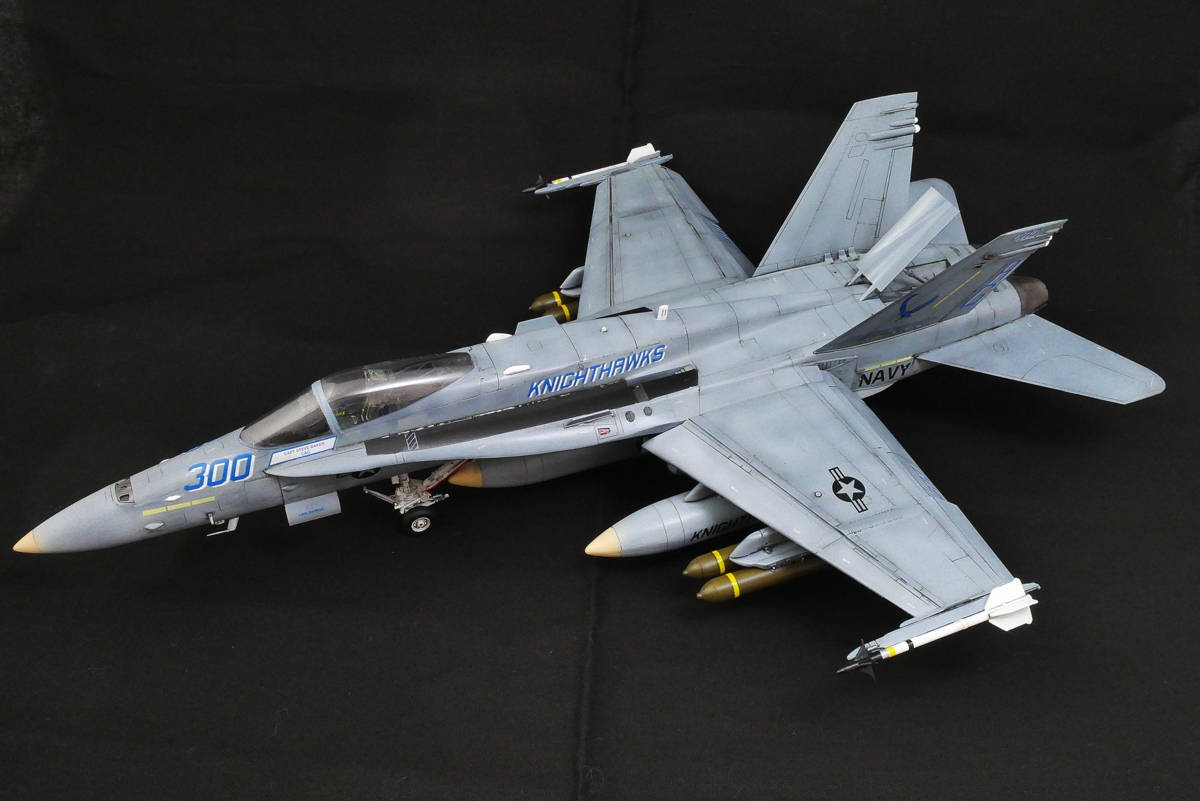 戦闘機プラモデル完成品ハセガワ1/48F-18Cホーネット 製作中）戦闘機