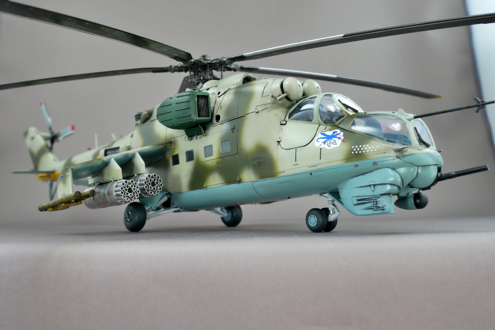 ソビエト軍戦闘ヘリコプター MIL-Mi24 ハインド ズベズダ 1/48