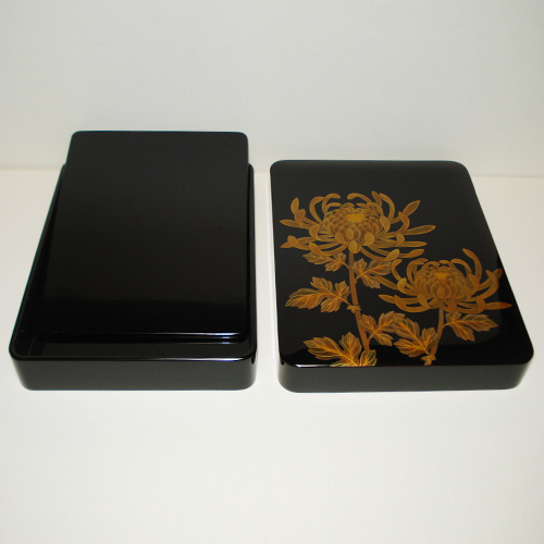 輪島塗 硯箱 被せ蓋式 -大輪菊の高蒔絵仕上げ- [内外面とも黒色]｜輪島