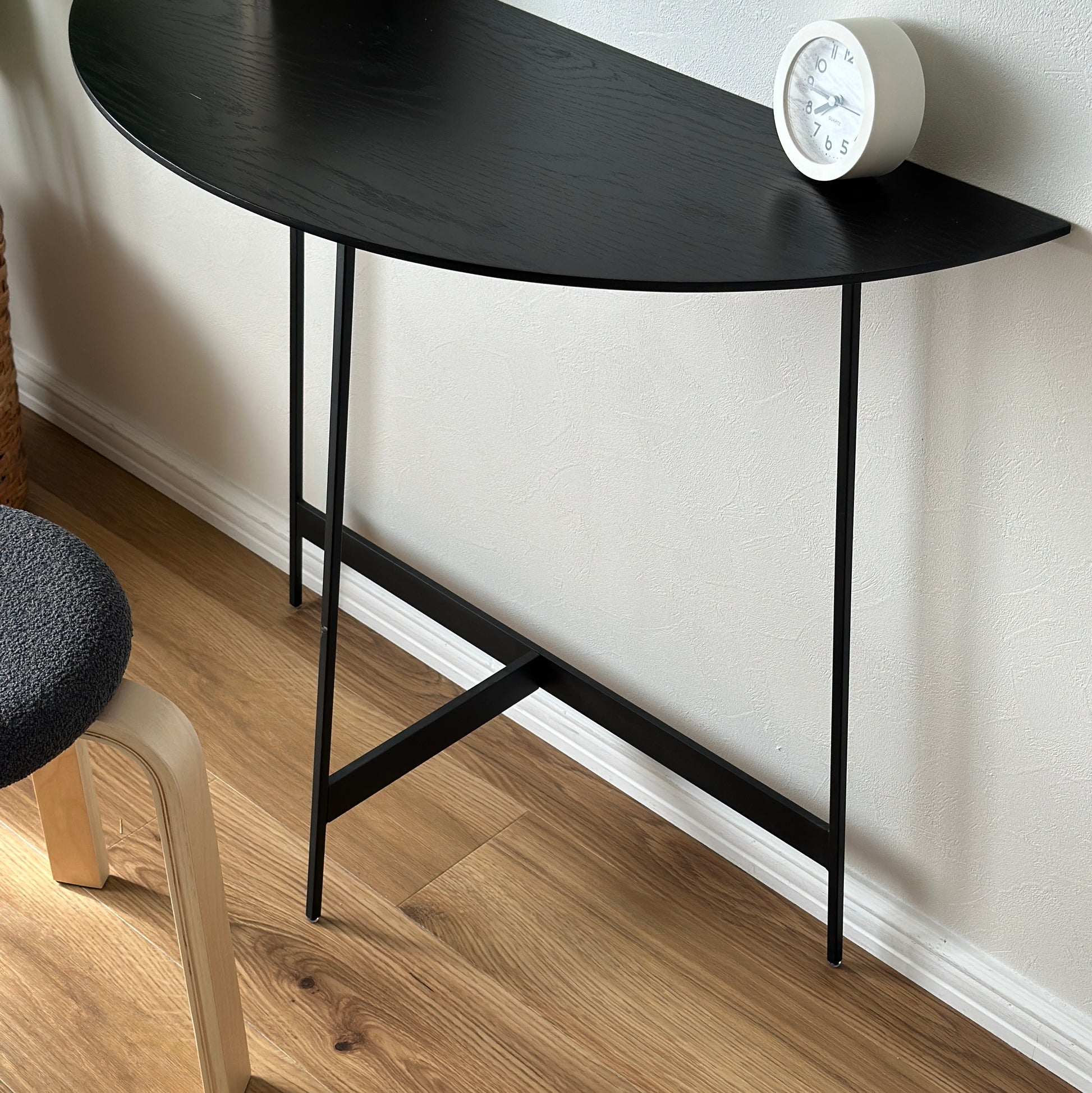 サイドテーブル｜スタイリッシュ半円コンソール - territory