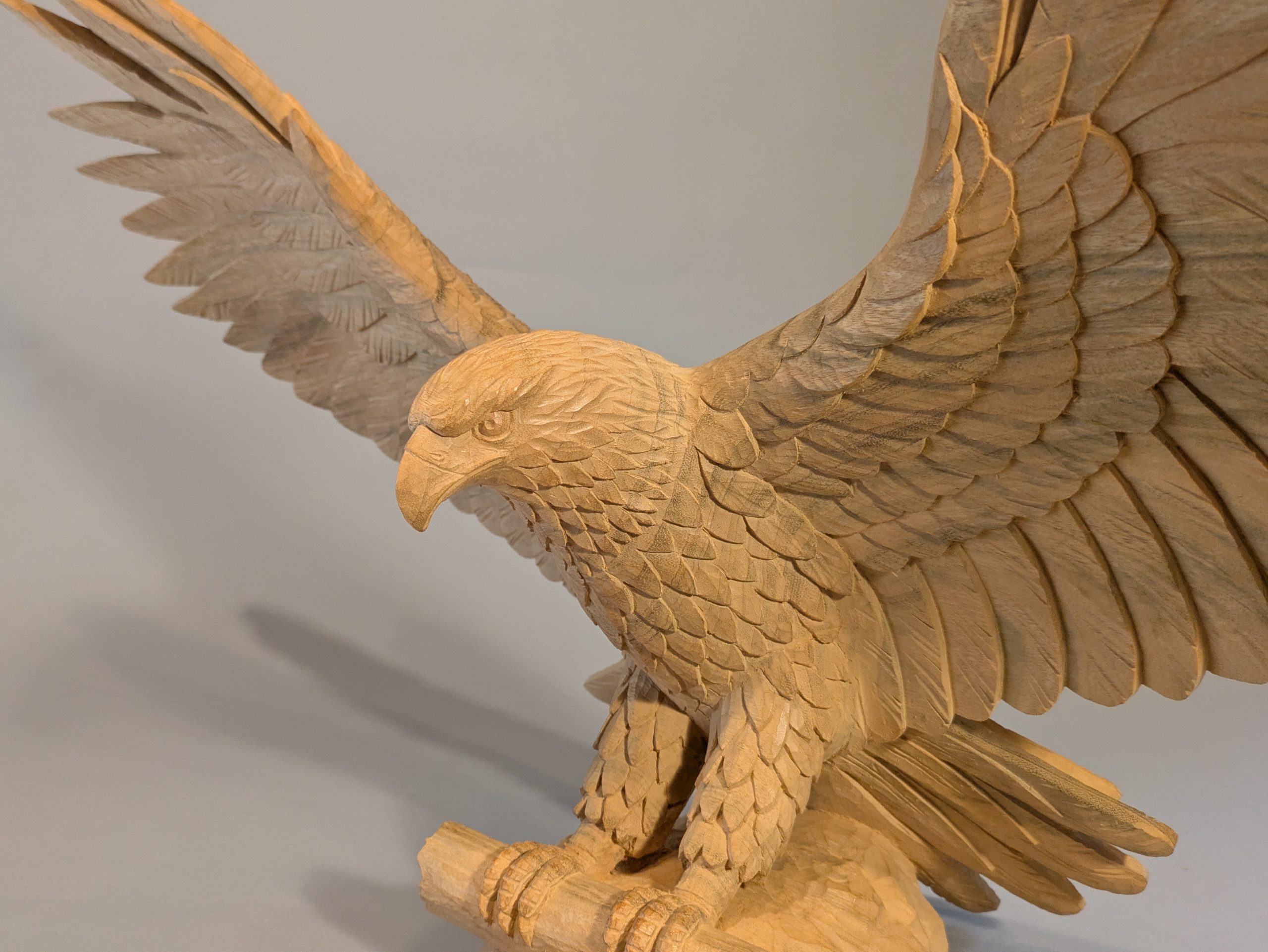 鷹の木彫作品