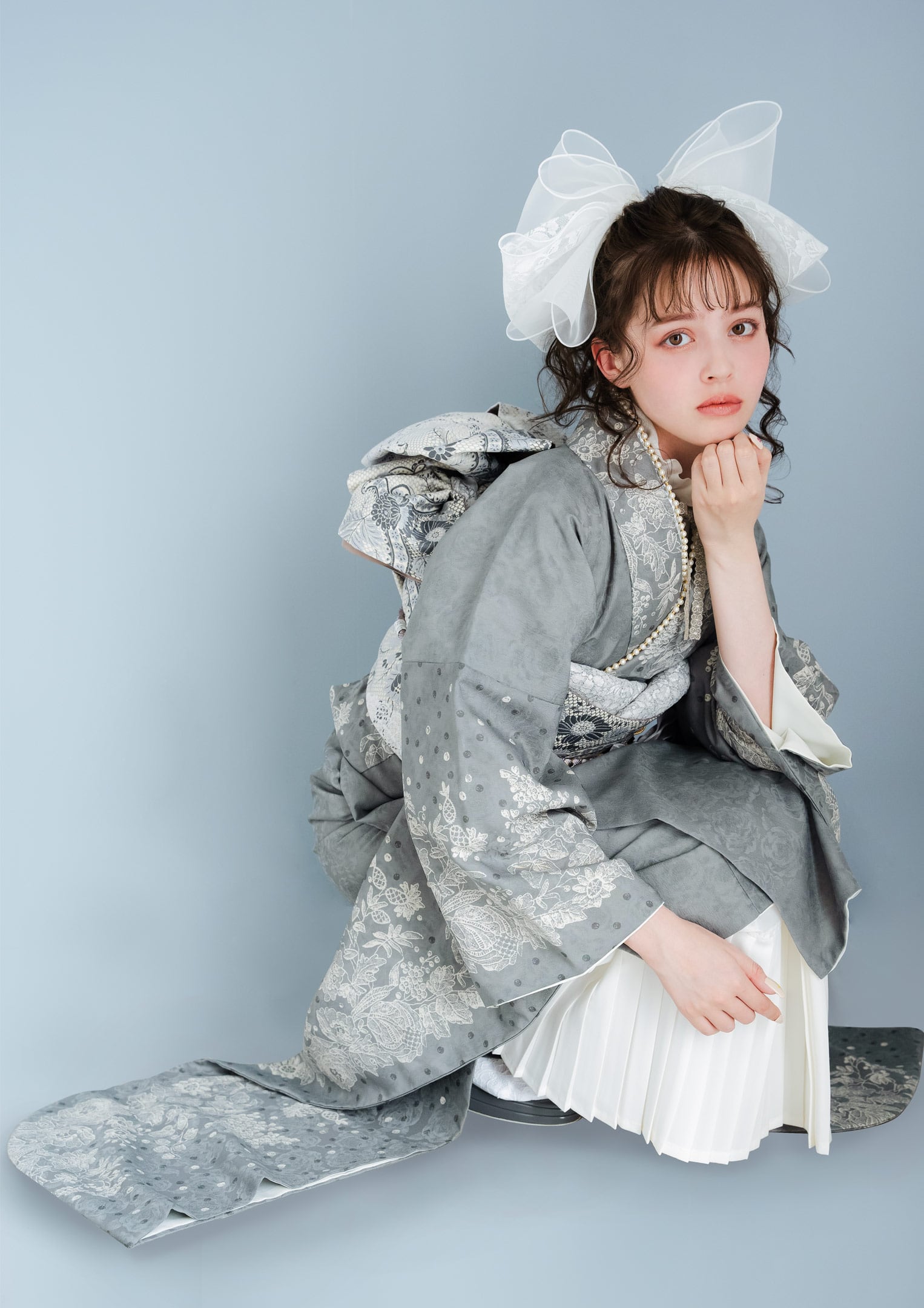 振袖ネットレンタル：くすみグレーにリボン】白のレース風模様/KH-396