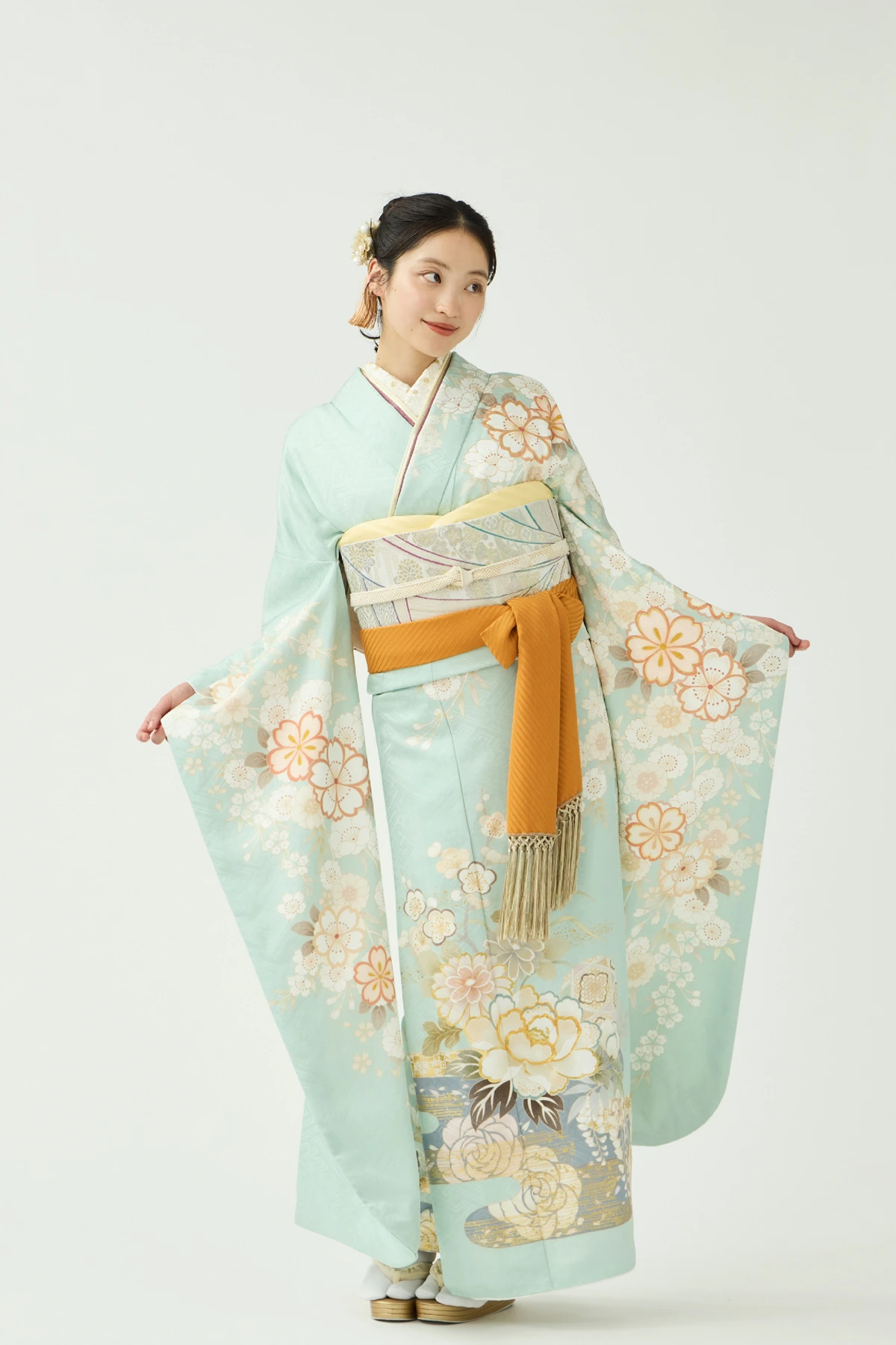 豪華振袖 駒刺繍 吉祥花文 金彩 正絹 逸品 成人式 パーティー見合 結婚