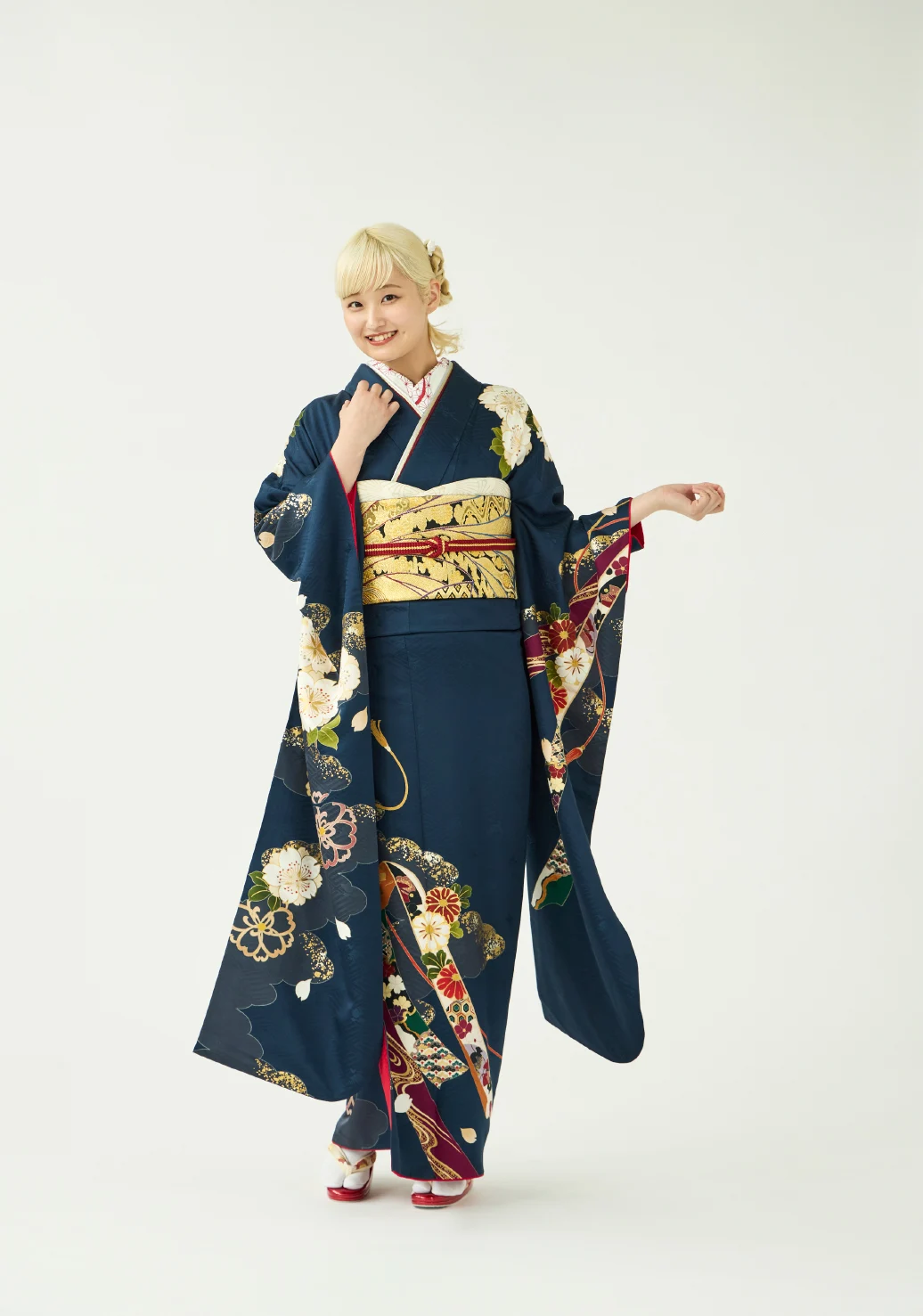 振袖／八重桜秘めて／紺色 | 振袖レンタル·購入や成人式の着付けは