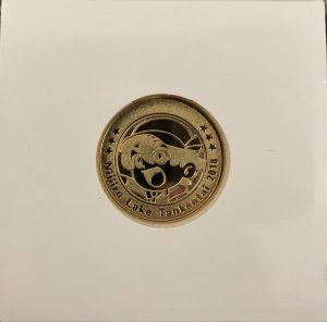 茶平か微妙【にじいろレイク探検隊2018 光放つ十九の輝石】 記念メダル