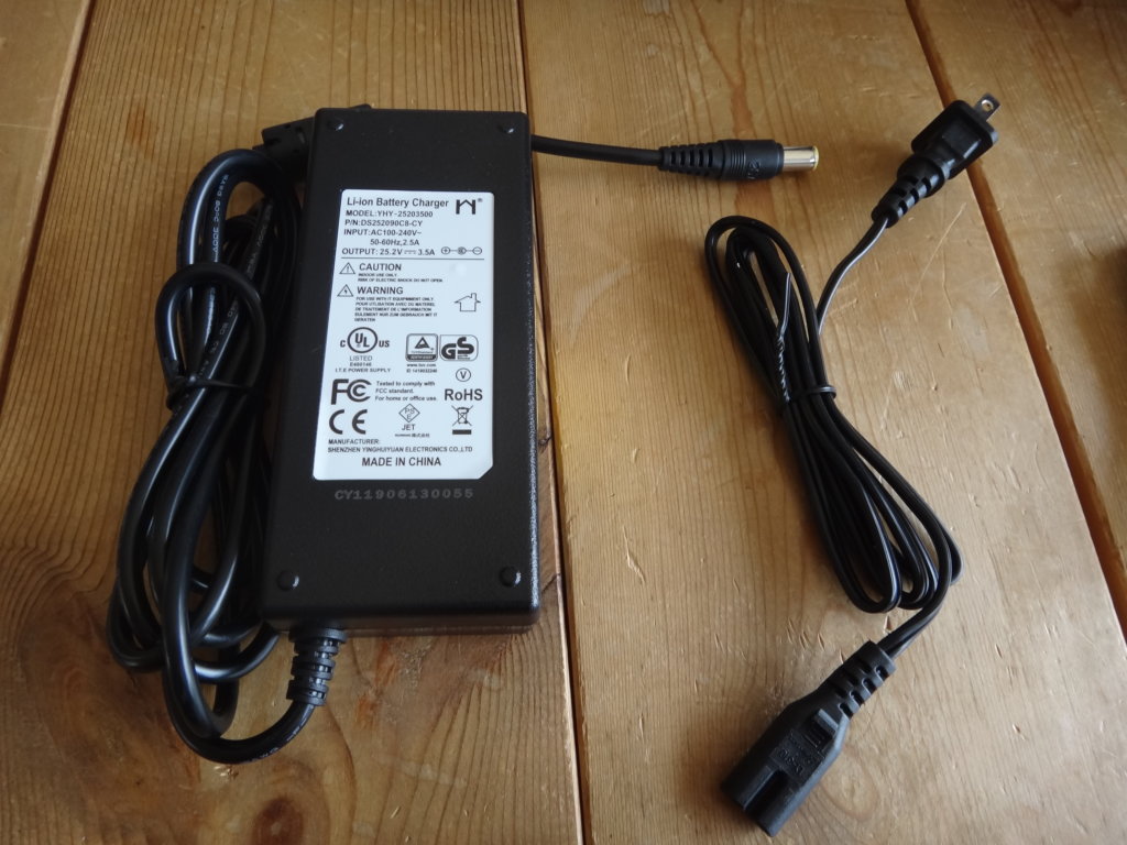 P10ポータブル電源 黒 1500w コンセント充電 シガーソケット ソーラー