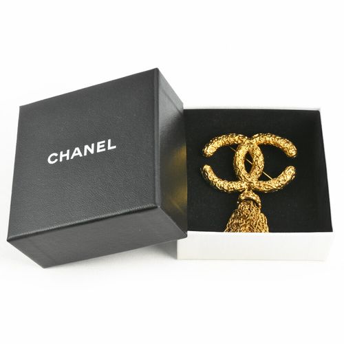 CHANEL ゴールド タッセルロゴブローチ