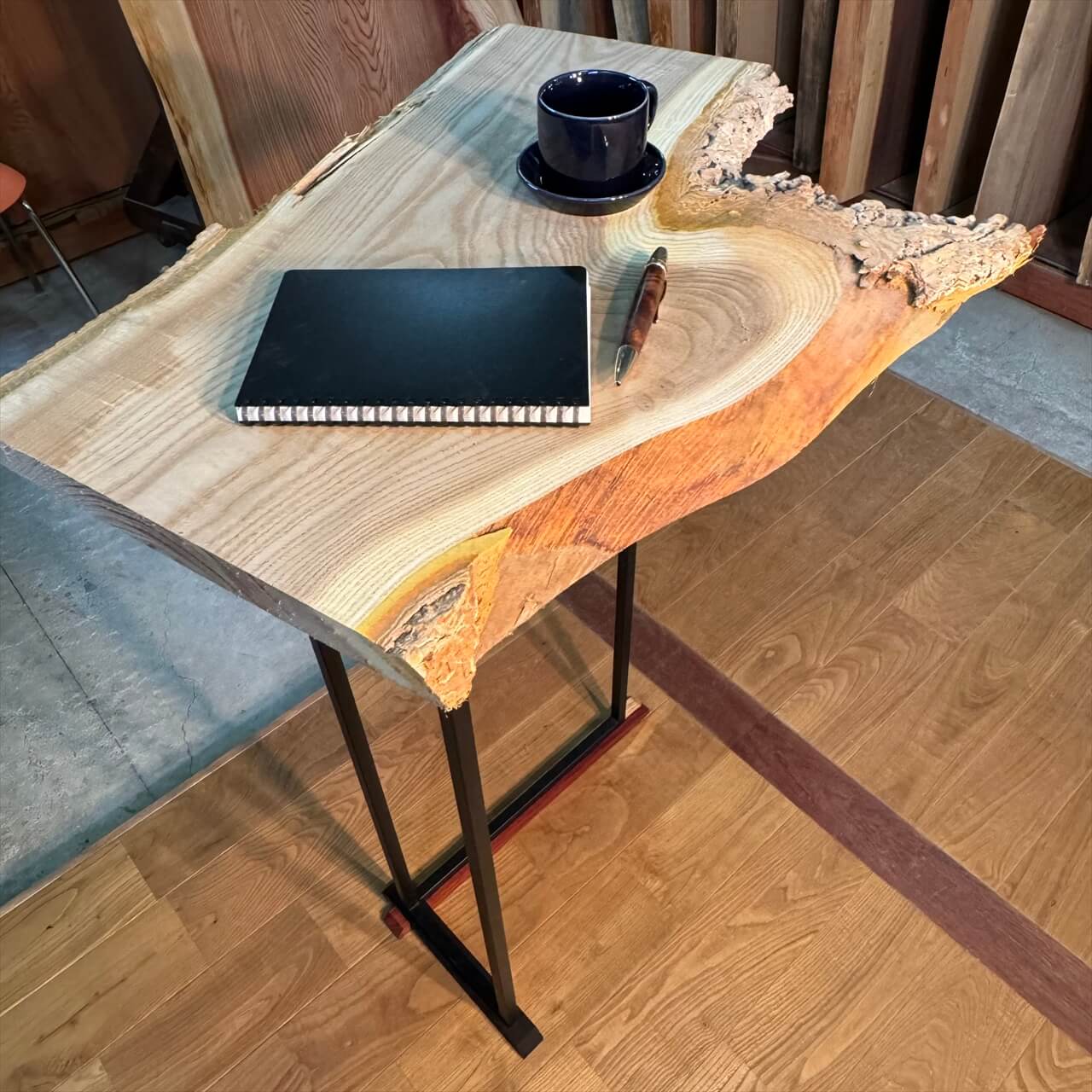 アイアンと無垢材でカスタマイズした脚の紹介【テーブル脚の新作案内