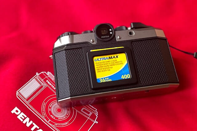 さて、PENTAX 17にフィルムを詰めて、72枚の先の長い旅が始まった