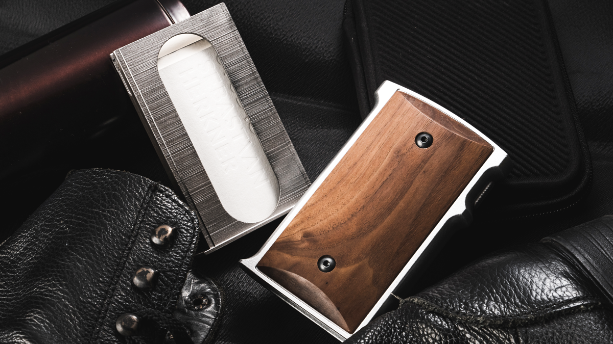 原点のハンドガン「ガバメント」への敬意から生まれた名刺ケース