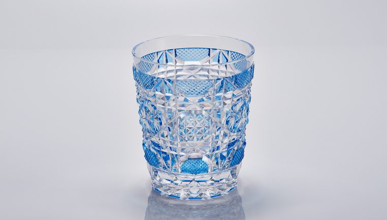 薩摩切子 藍色切子 八角籠目文 グラデーションが美しい切子です。N0004