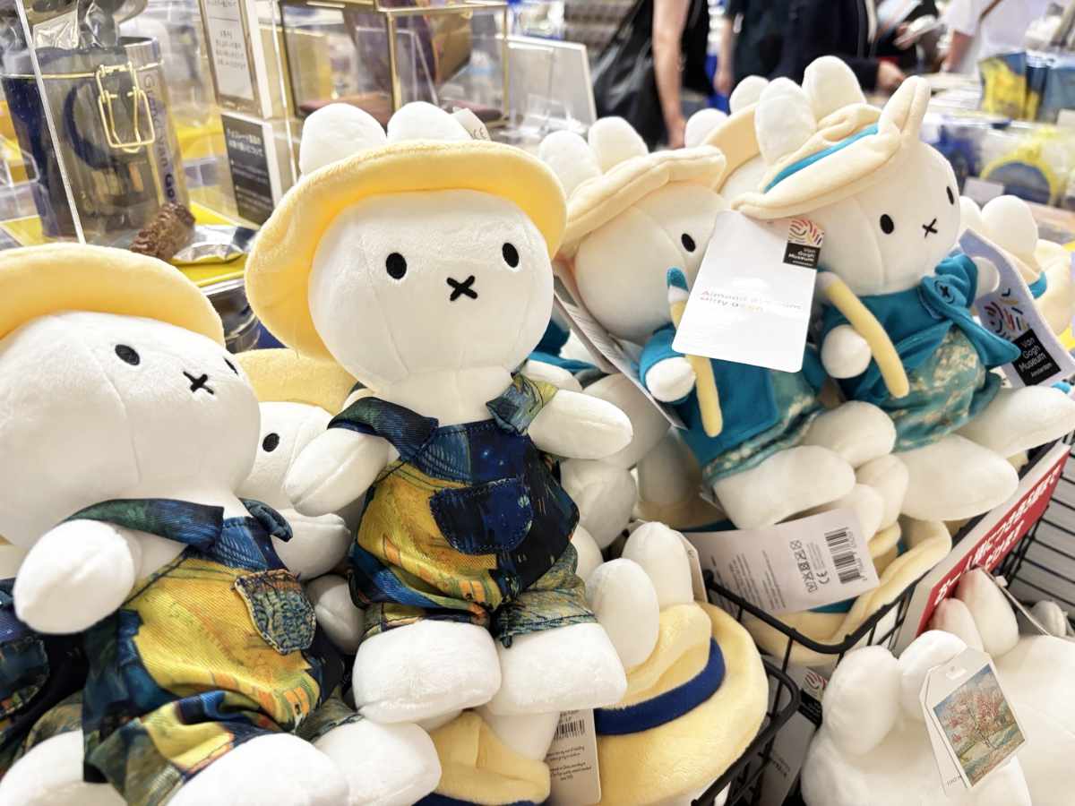 ミッフィーぬいぐるみは再入荷待ち！話題の『大ゴッホ展』限定グッズを